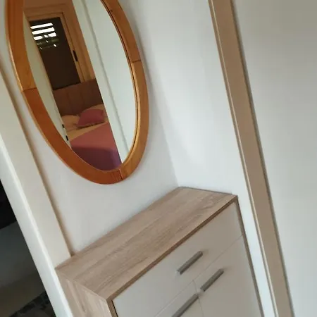 A & I Apartment *